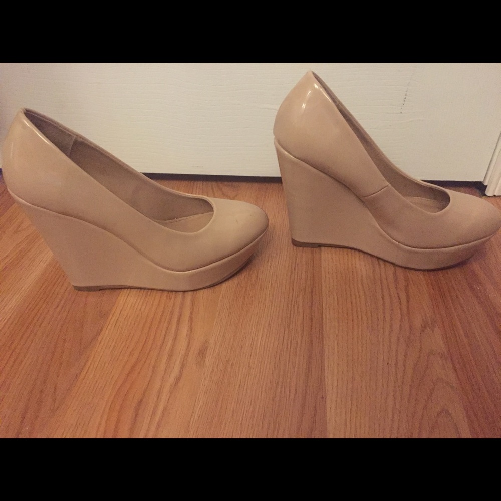 Steve Madden nude wedges